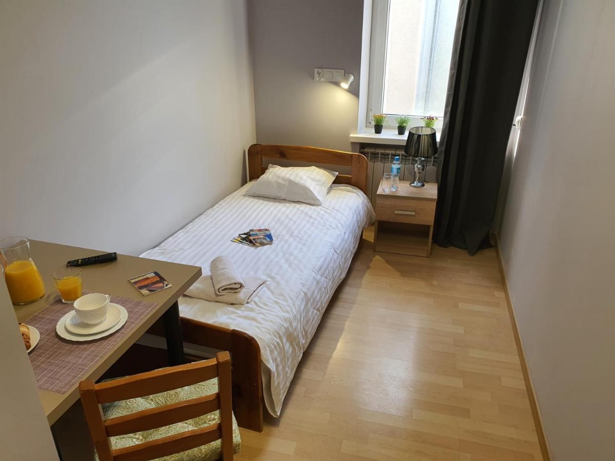 Jasna Hotelik Self Check-In 华沙 外观 照片